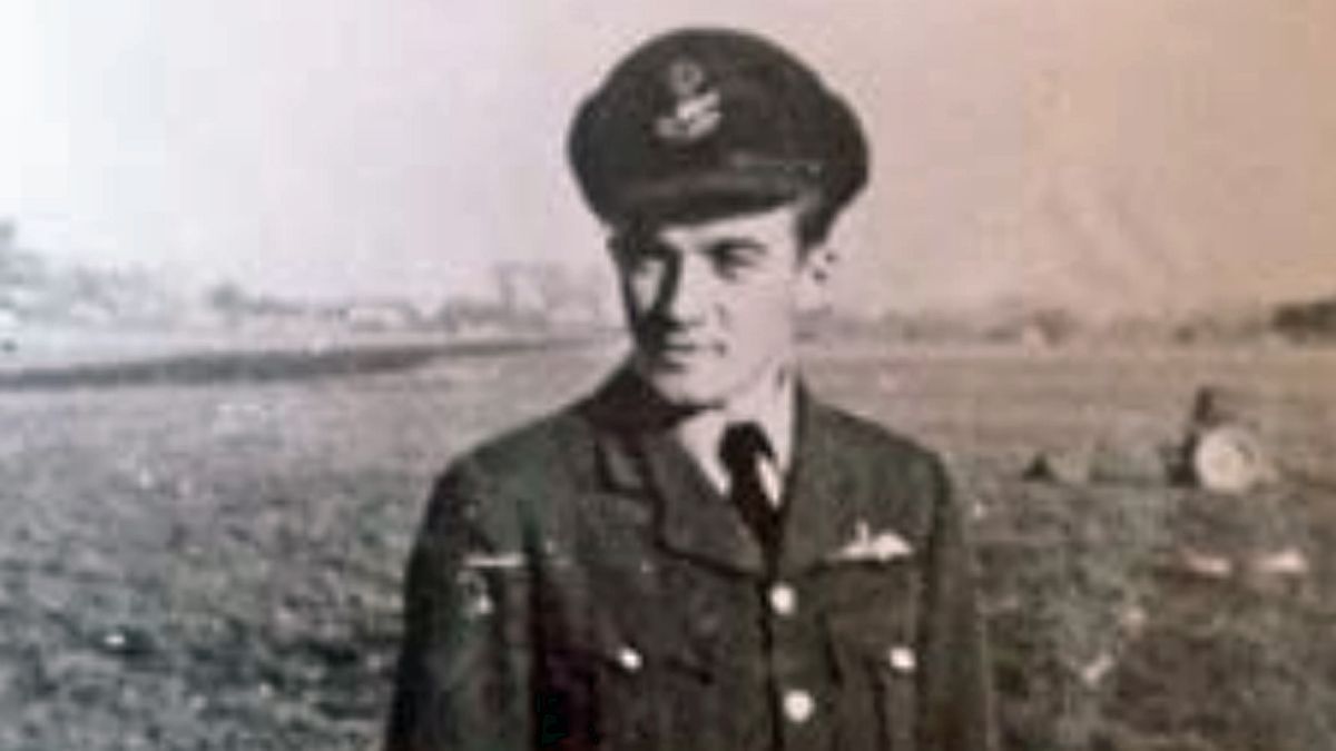 Český pilot RAF se vrhl proti nepříteli, aby zachránil velitele